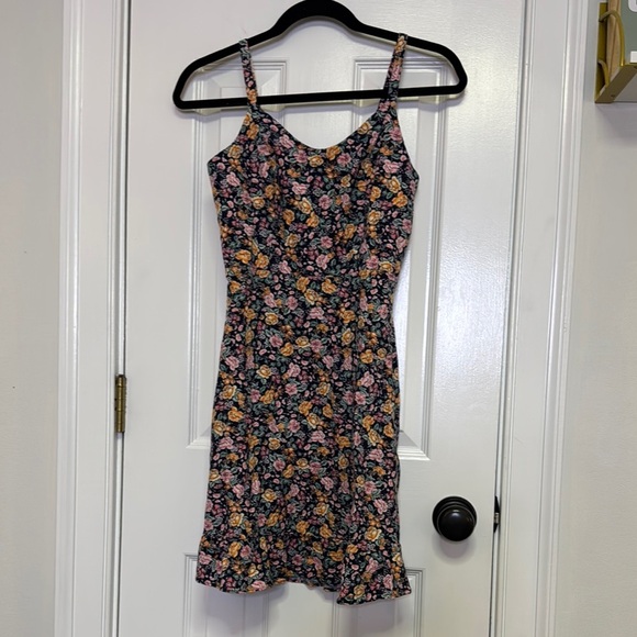 Old Navy Dresses & Skirts - Floral Sleeveless Dress